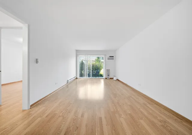 Listing Photo 5 - Condo for sale in building located at 836 E Old Willow Rd, Prospect Heights, IL 60070 - Unit #111