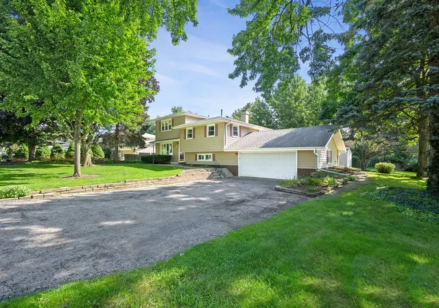 Photo 1 of Single family home for sale at 6151 Leonard Ave, Downers Grove, IL 60516 | MLS# 12744223 | Listing updated on 2026-09-14