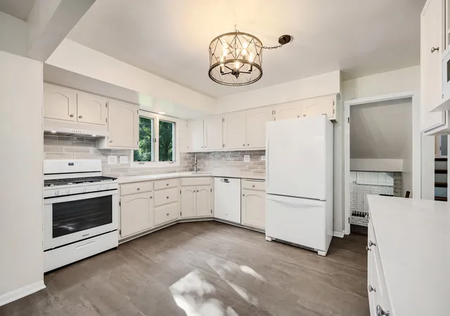 Photo 2 of Single family home for sale at 6151 Leonard Ave, Downers Grove, IL 60516 | MLS# 12744223 | Listing updated on 2026-09-14