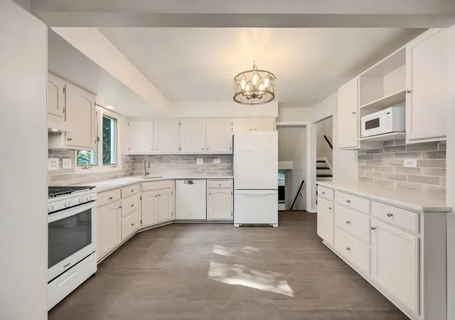 Photo 3 of Single family home for sale at 6151 Leonard Ave, Downers Grove, IL 60516 | MLS# 12744223 | Listing updated on 2026-09-14