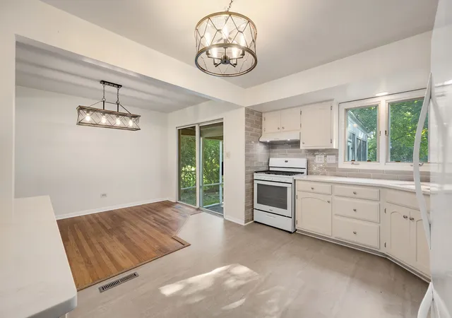 Photo 3 of Single family home for sale at 6151 Leonard Ave, Downers Grove, IL 60516 | MLS# 12744223 | Listing updated on 2026-09-14
