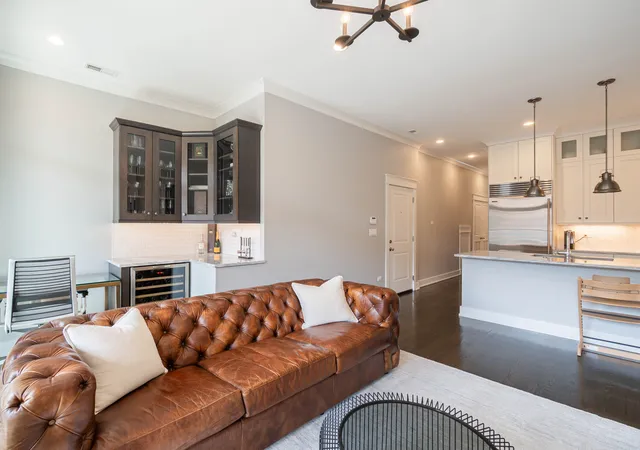 Photo 4 of Condo for sale at 920 W Wrightwood Ave #2, Chicago, IL 60614 | MLS# 12744259 | Listing updated on 2026-09-23