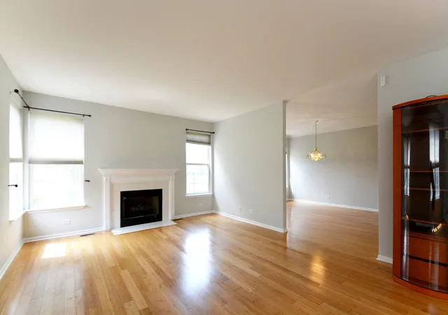 Photo 3 of Townhouse for sale at 208 Westminster Dr, Bloomingdale, IL 60108 | MLS# 12744297 | Listing updated on 2026-09-27