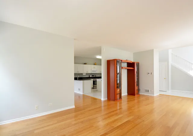Photo 4 of Townhouse for sale at 208 Westminster Dr, Bloomingdale, IL 60108 | MLS# 12744297 | Listing updated on 2026-09-27
