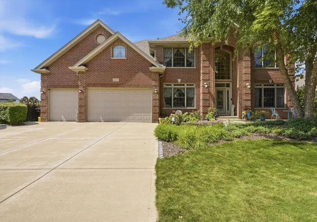 Photo 1 of Single family home for sale at 19132 Boulder Ridge Ct, Mokena, IL 60448 | MLS# 12744363 | Listing updated on 2026-10-06