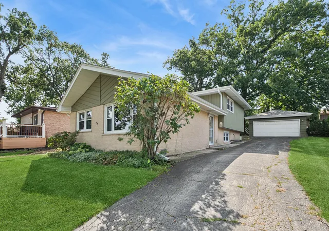 Photo 1 of Single family home for sale at 9352 S 82nd Court, Hickory Hills, IL 60457 | MLS# 12744372 | Listing updated on 2026-10-04