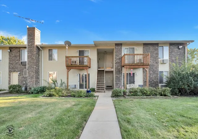 Listing Photo 1 - Condo for sale in building located at 2200 Light Rd, Oswego, IL 60543 - Unit #212