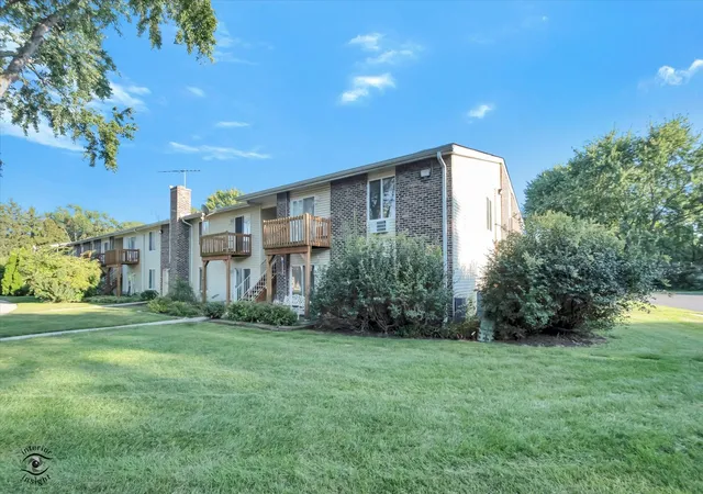 Listing Photo 3 - Condo for sale in building located at 2200 Light Rd, Oswego, IL 60543 - Unit #212