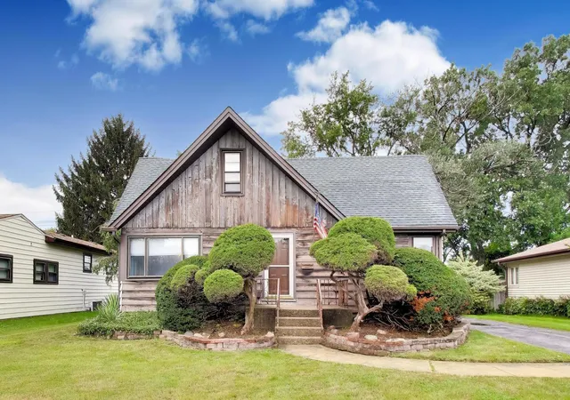 Photo 1 of Single family home for sale at 3040 N Wolf Rd, Melrose Park, IL 60164 | MLS# 12744441 | Listing updated on 2026-10-06