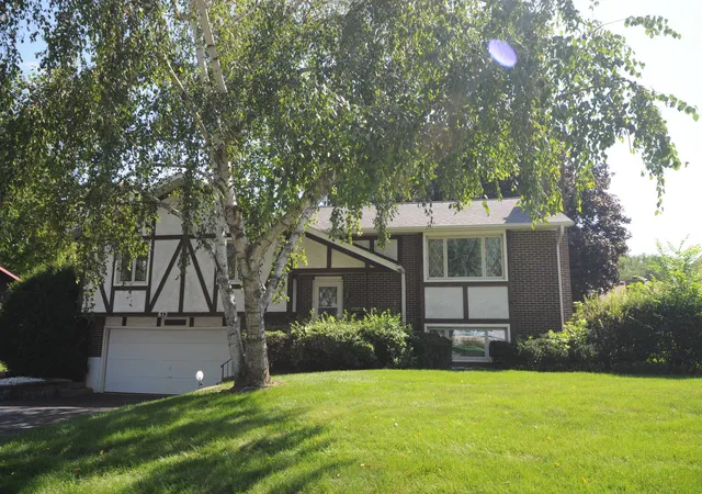 Photo 1 of Single family home for sale at 613 Garys Dr, Antioch, IL 60002 | MLS# 12744476 | Listing updated on 2026-10-07