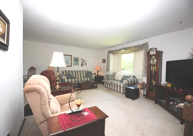Photo 3 of Single family home for sale at 613 Garys Dr, Antioch, IL 60002 | MLS# 12744476 | Listing updated on 2026-10-07