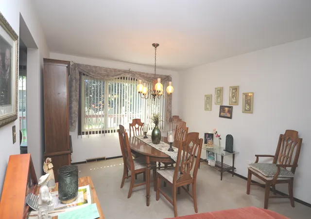 Photo 3 of Single family home for sale at 613 Garys Dr, Antioch, IL 60002 | MLS# 12744476 | Listing updated on 2026-10-07