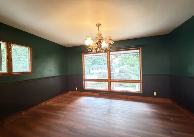 Photo 3 of Single family home for sale at 909 W Washington St, Clinton, IL 61727 | MLS# 12744506 | Listing updated on 2026-10-02