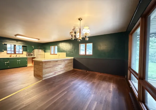 Photo 4 of Single family home for sale at 909 W Washington St, Clinton, IL 61727 | MLS# 12744506 | Listing updated on 2026-10-02