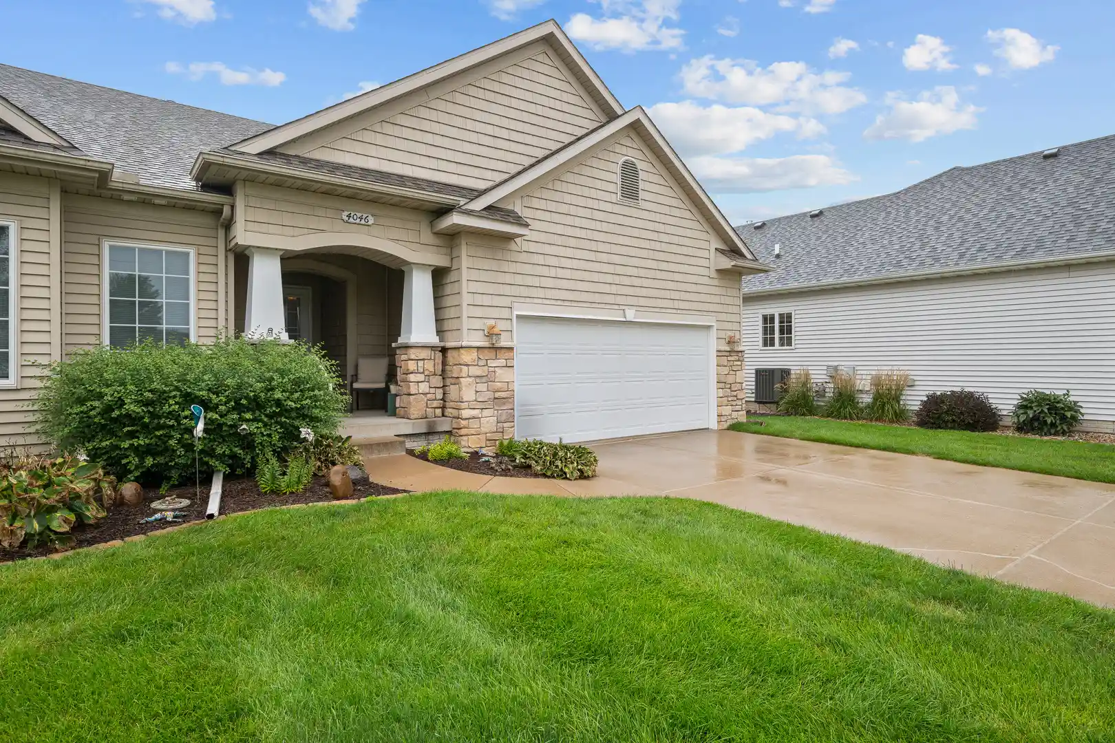 Listing Photo 2 - Condo for sale in 4046 Charles Ct located at 4046 Charles Ct, Bettendorf, IA 52722 - Unit 4046 Charles Ct