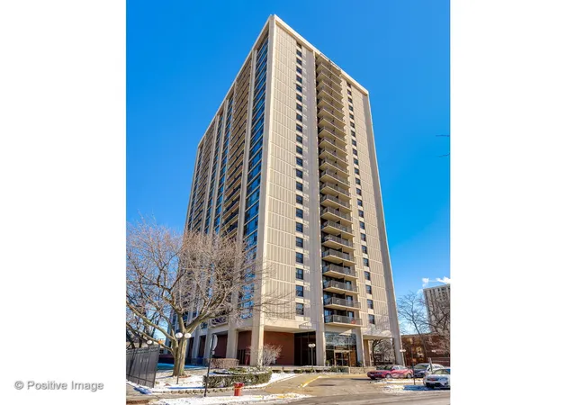 Photo 1 of Condo for sale at 2605 S Indiana Ave #2304, Chicago, IL 60616 | MLS# 12744601 | Listing updated on 2026-09-22