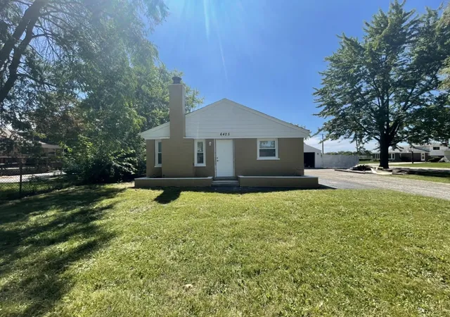 Photo 1 of Single family home for sale at 6425 W 85th Place, Burbank, IL 60459 | MLS# 12744626 | Listing updated on 2026-10-27
