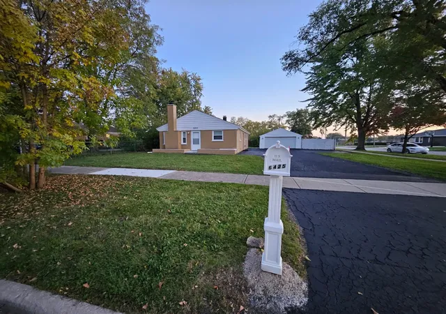 Photo 2 of Single family home for sale at 6425 W 85th Place, Burbank, IL 60459 | MLS# 12744626 | Listing updated on 2026-10-27