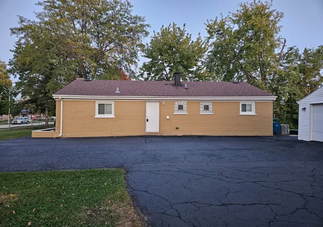 Photo 3 of Single family home for sale at 6425 W 85th Place, Burbank, IL 60459 | MLS# 12744626 | Listing updated on 2026-10-27