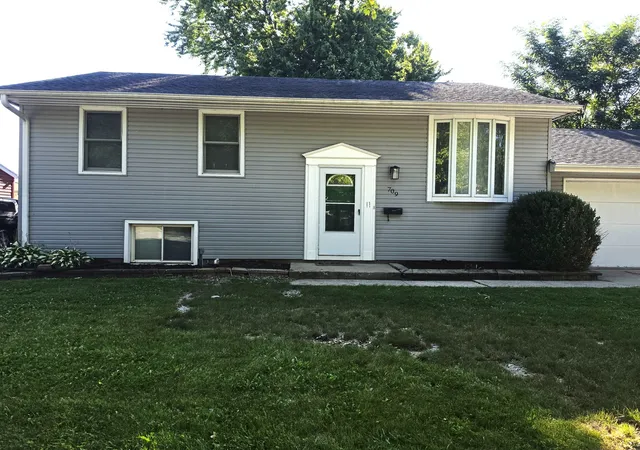 Photo 1 of Single family home for sale at 709 Parkside Cir, Streamwood, IL 60107 | MLS# 12744638 | Listing updated on 2026-09-19