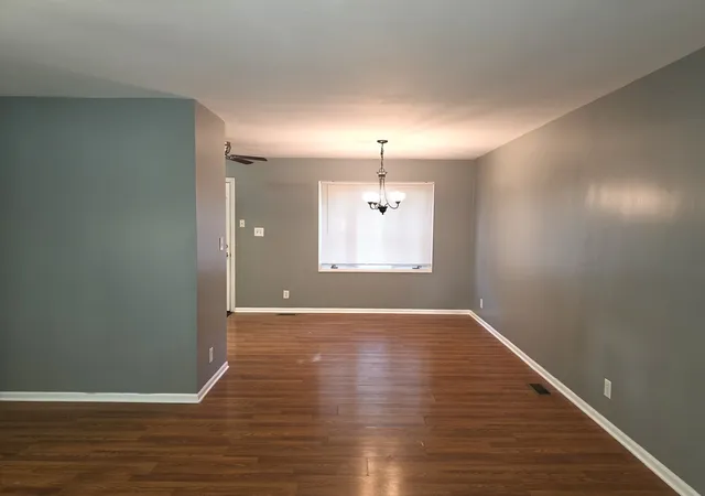 Photo 2 of Single family home for sale at 709 Parkside Cir, Streamwood, IL 60107 | MLS# 12744638 | Listing updated on 2026-09-14