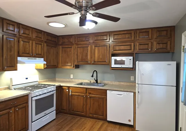 Photo 3 of Single family home for sale at 709 Parkside Cir, Streamwood, IL 60107 | MLS# 12744638 | Listing updated on 2026-09-14
