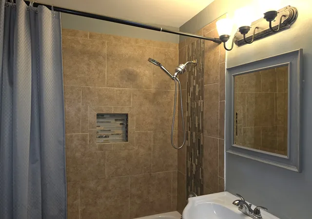 Photo 4 of Single family home for sale at 709 Parkside Cir, Streamwood, IL 60107 | MLS# 12744638 | Listing updated on 2026-09-14