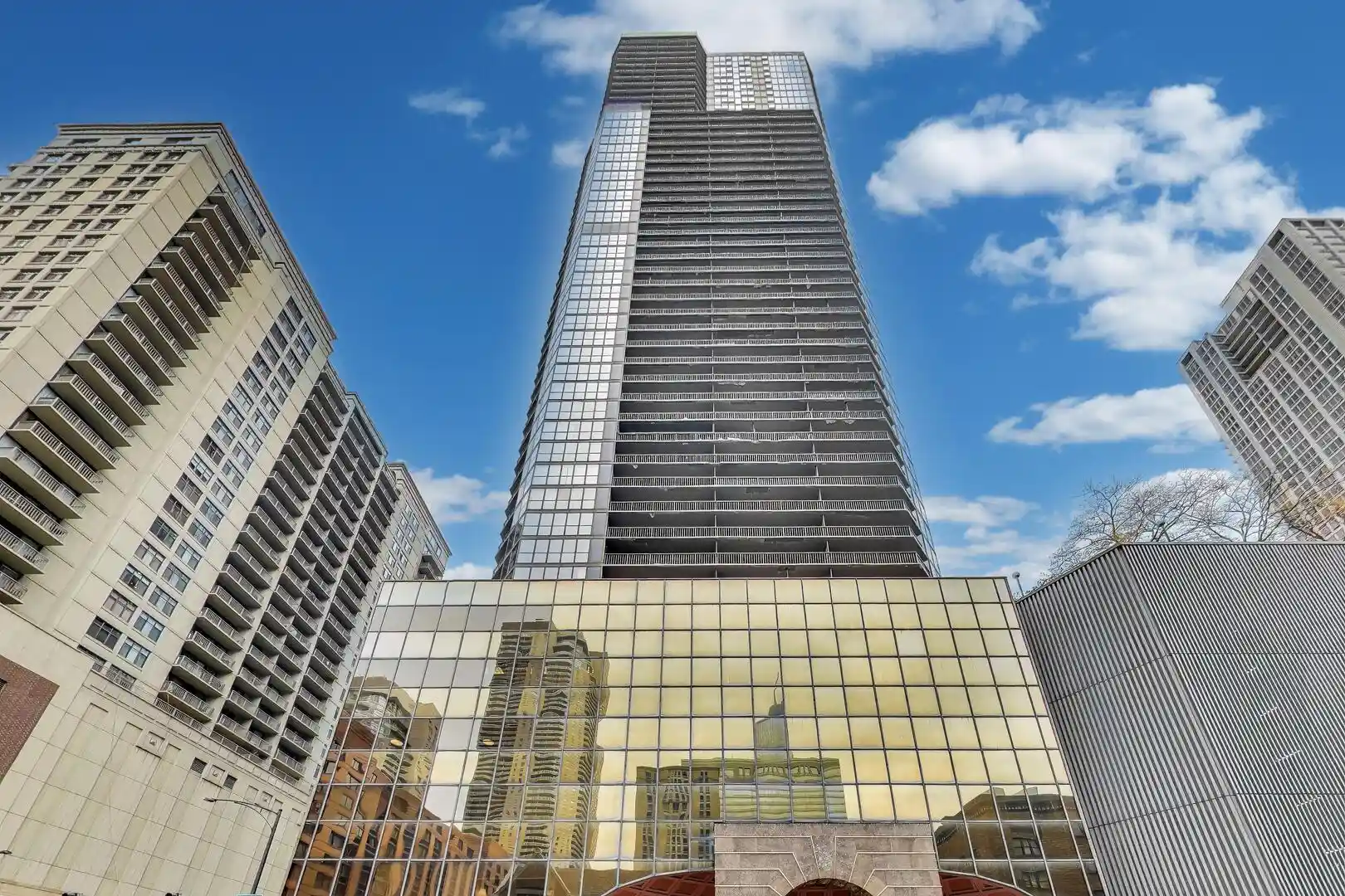 Listing Photo 1 - Condo for sale in 10 E Ontario St located at 10 E Ontario St, Chicago, IL 60611 - Unit #1303