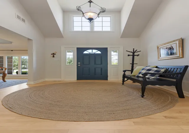 Photo 3 of Single family home for sale at 7661 Steeple Chase Dr, Frankfort, IL 60423 | MLS# 12744702 | Listing updated on 2026-10-04