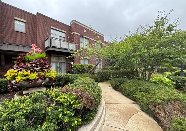 Photo 3 of Townhouse for sale at 767 W 15th Street #308, Chicago, IL 60607 | MLS# 12744715 | Listing updated on 2026-09-13