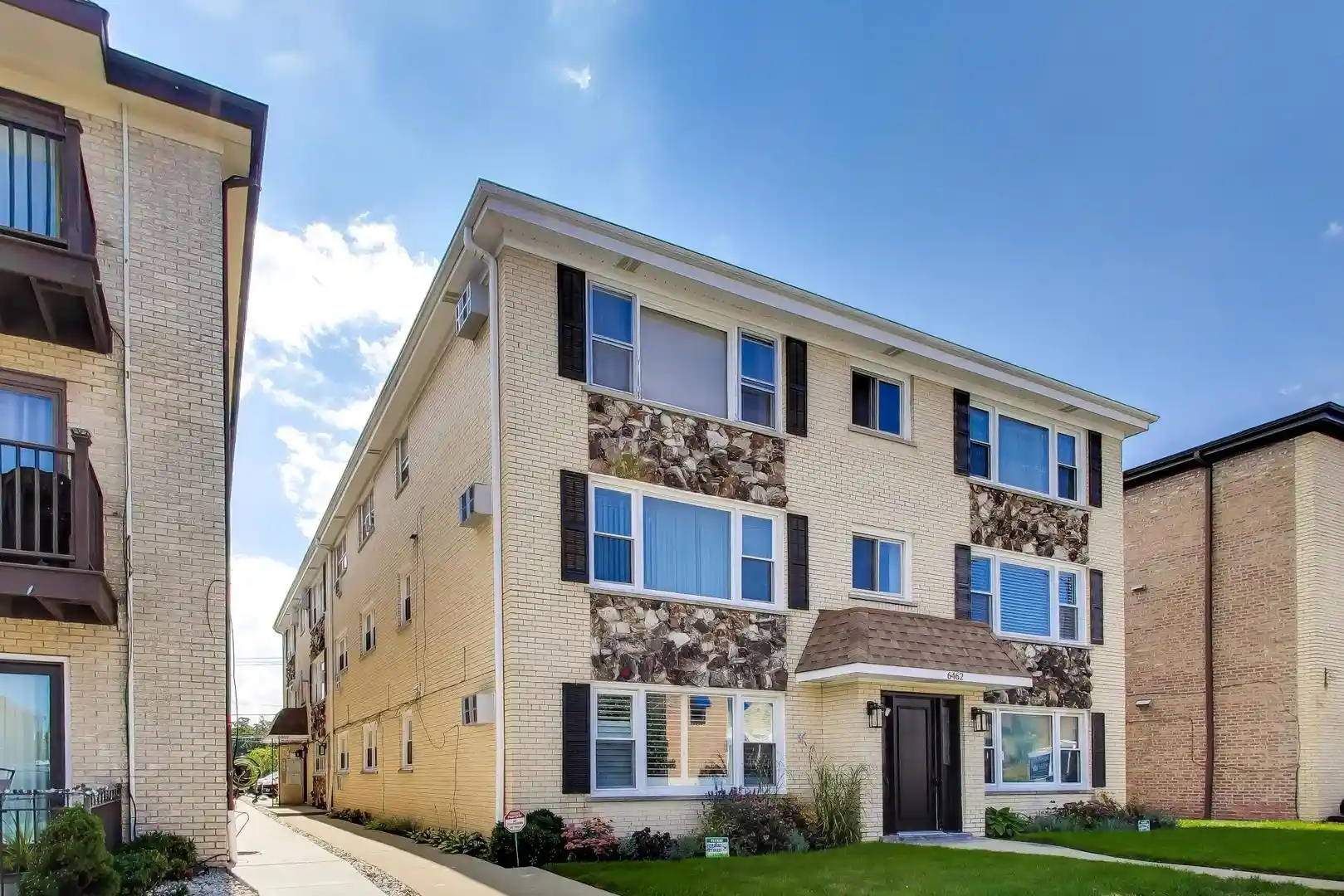 Listing Photo 1 - Condo for sale in 6460 N Nw Hwy located at 6460 N Nw Hwy, Chicago, IL 60631 - Unit #101