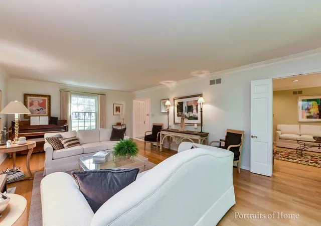Photo 4 of Single family home for sale at 34 Sheffield Ln, Oak Brook, IL 60523 | MLS# 12744841 | Listing updated on 2026-09-27