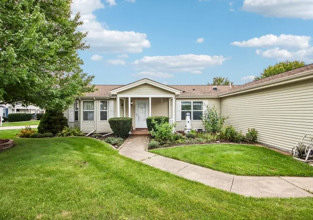 Photo 2 of Single family home for sale at 3519 Blue Heron Cir, Grayslake, IL 60030 | MLS# 12744892 | Listing updated on 2026-09-30