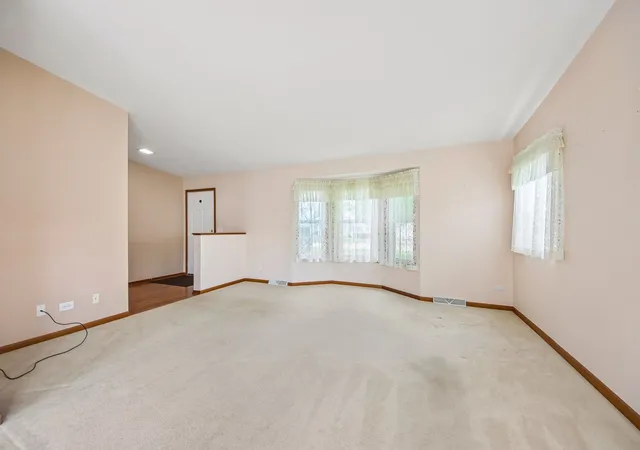 Photo 3 of Single family home for sale at 3519 Blue Heron Cir, Grayslake, IL 60030 | MLS# 12744892 | Listing updated on 2026-09-30