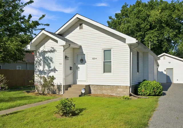 Photo 1 of Single family home for sale at 708 S Bentley St, Marion, IL 62959 | MLS# 12744902 | Listing updated on 2026-09-06