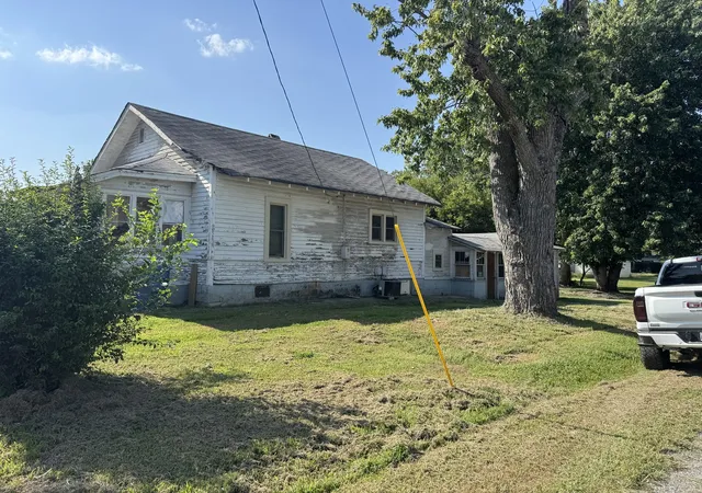 Photo 2 of Single family home for sale at 513 E Smith St, Benton, IL 62812 | MLS# 12744909 | Listing updated on 2026-09-14