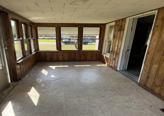 Photo 4 of Single family home for sale at 513 E Smith St, Benton, IL 62812 | MLS# 12744909 | Listing updated on 2026-09-14
