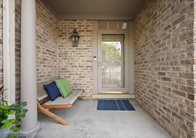 Photo 2 of Townhouse for sale at 11005 Edgebrook Ln, Indian Head Park, IL 60525 | MLS# 12744925 | Listing updated on 2026-09-19