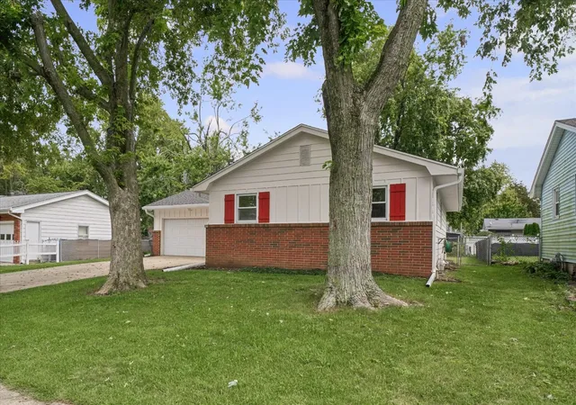 Photo 3 of Single family home for sale at 1223 Townley Dr, Bloomington, IL 61704 | MLS# 12744941 | Listing updated on 2026-10-05