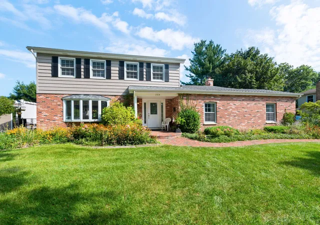 Photo 1 of Single family home for sale at 1514 Allen Ln, St. Charles, IL 60174 | MLS# 12744963 | Listing updated on 2026-09-14