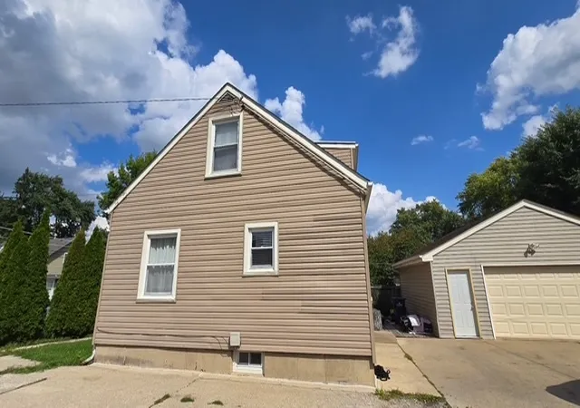 Photo 2 of Single family home for sale at 673 Orange St, Elgin, IL 60123 | MLS# 12744972 | Listing updated on 2026-09-29