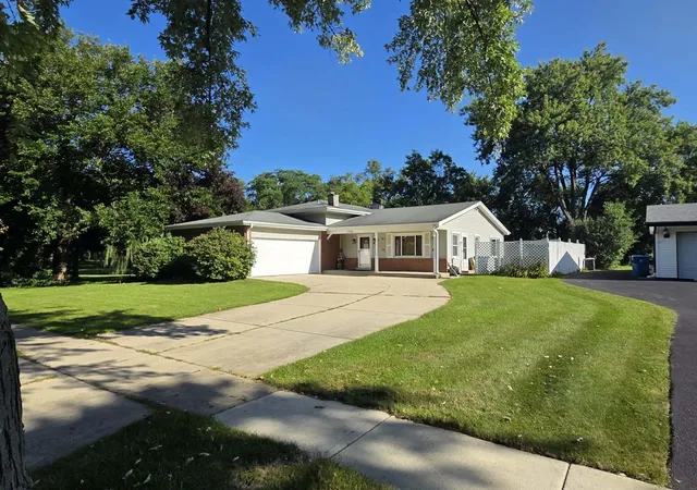 Photo 2 of Single family home for sale at 2018 Oxnard Dr, Downers Grove, IL 60516 | MLS# 12745004 | Listing updated on 2026-10-07