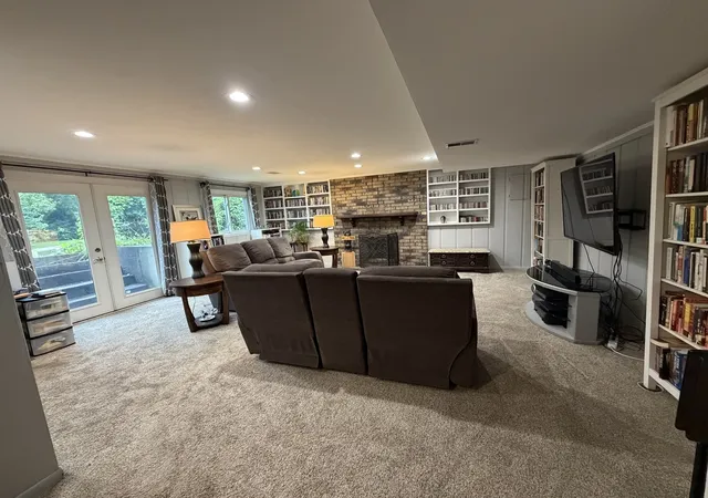 Photo 4 of Single family home for sale at 2018 Oxnard Dr, Downers Grove, IL 60516 | MLS# 12745004 | Listing updated on 2026-10-07