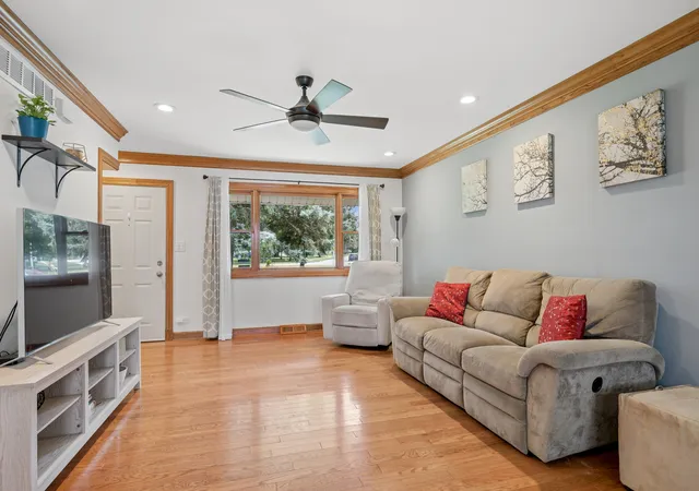 Photo 2 of Single family home for sale at 956 Bryn Mawr Ave, Bartlett, IL 60103 | MLS# 12745049 | Listing updated on 2026-09-14