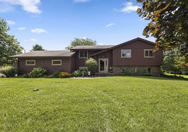 Photo 1 of Single family home for sale at 6649 E Oak Hl Rd, Stillman Valley, IL 61084 | MLS# 12745095 | Listing updated on 2026-10-04
