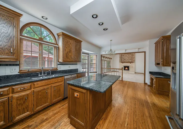 Photo 3 of Single family home for sale at 1097 Belter Dr, Wheaton, IL 60189 | MLS# 12745099 | Listing updated on 2026-09-24