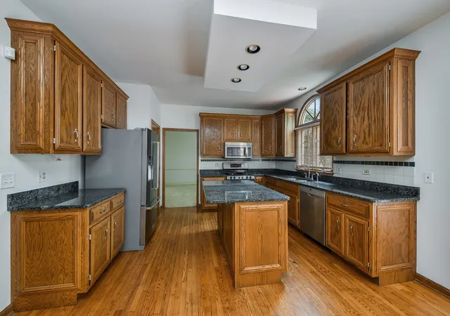 Photo 3 of Single family home for sale at 1097 Belter Dr, Wheaton, IL 60189 | MLS# 12745099 | Listing updated on 2026-09-24