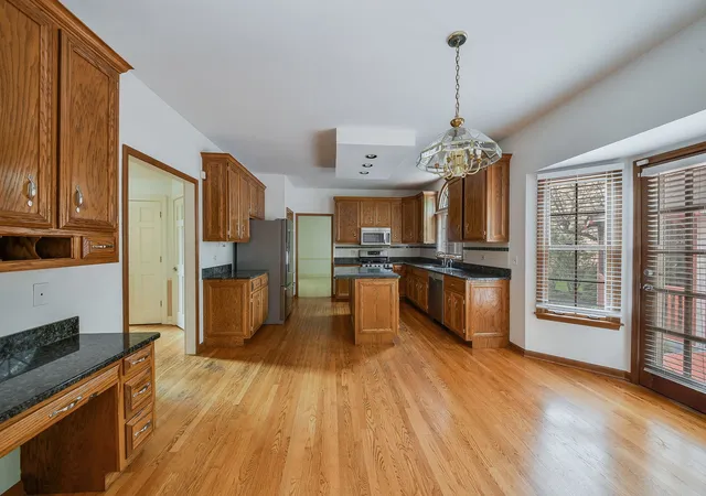 Photo 4 of Single family home for sale at 1097 Belter Dr, Wheaton, IL 60189 | MLS# 12745099 | Listing updated on 2026-09-24