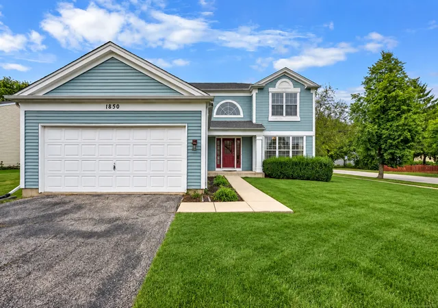 Photo 34 of Sale Pending at 1850 Mission Hills Dr, Elgin, IL 60123 | MLS# 12745152 | Listing updated on 2026-09-28