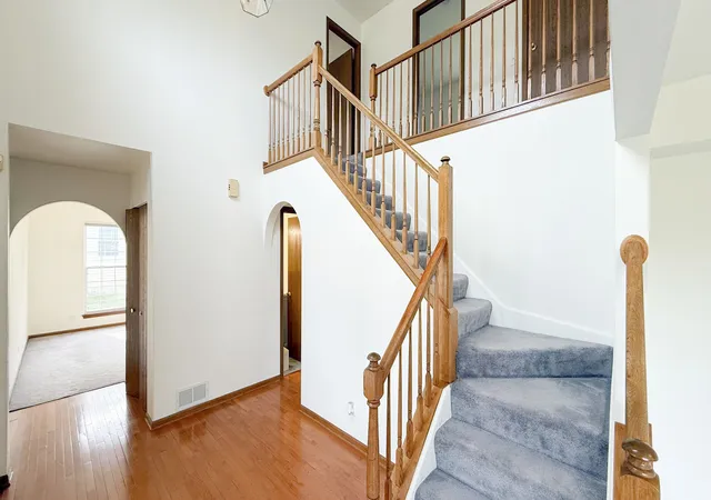 Photo 3 of Single family home for sale at 1850 Mission Hills Dr, Elgin, IL 60123 | MLS# 12745152 | Listing updated on 2026-09-23